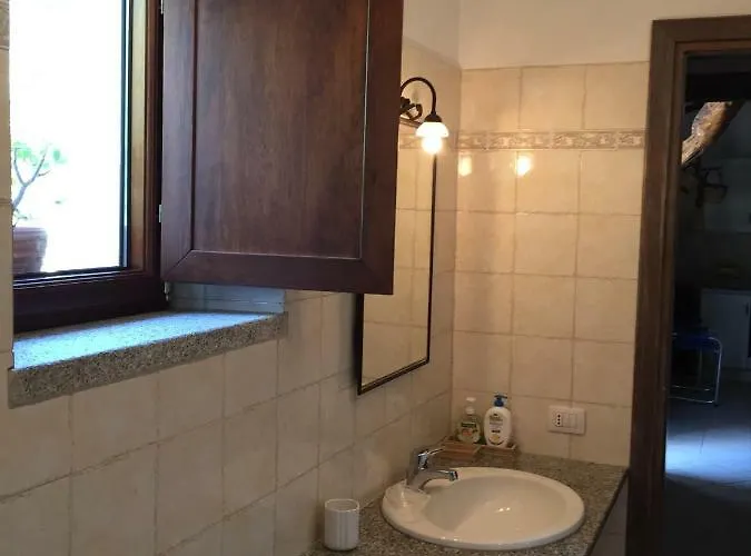 Stazzo Isola Rossa Di Gallura 度假居 *